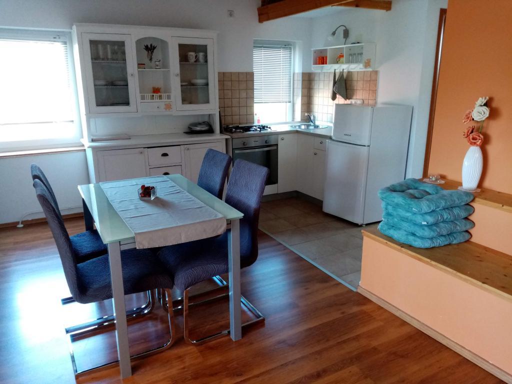 Apartment Orange thumbnail 3