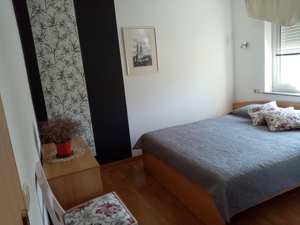 Apartment Red thumbnail 2