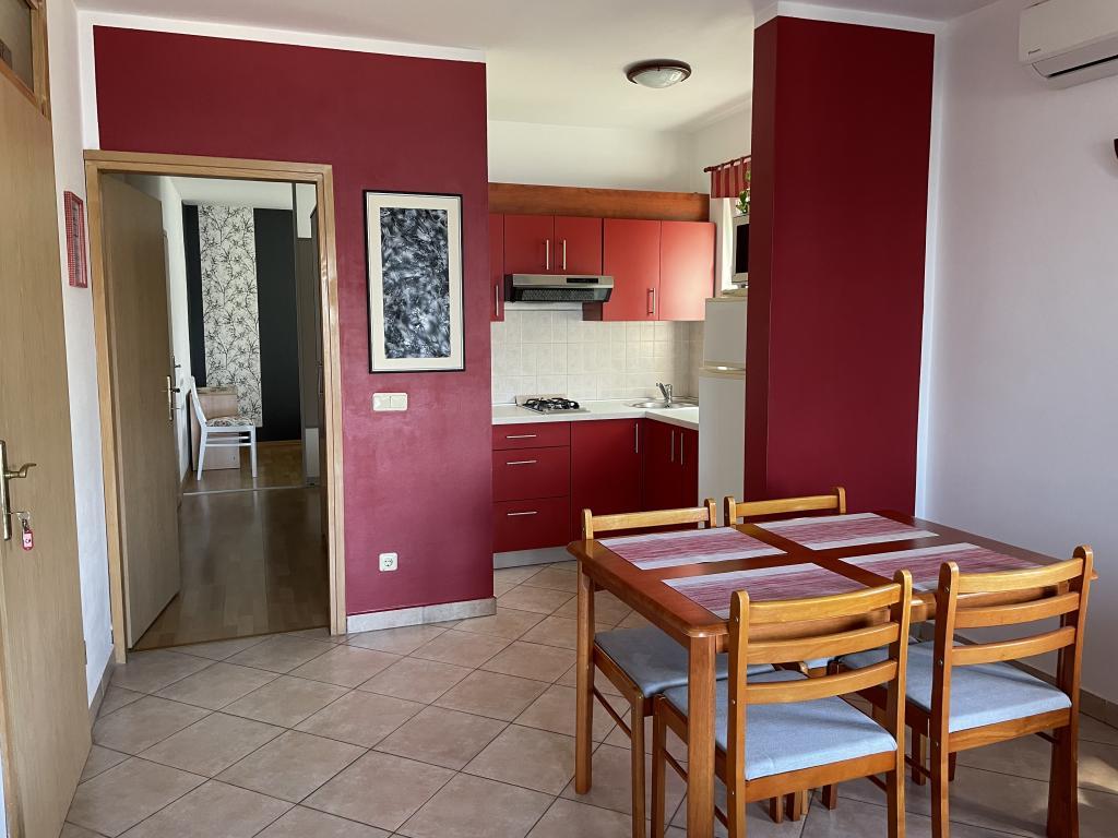 Apartment Red thumbnail 4