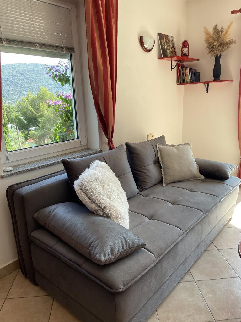 Apartment Red thumbnail 5